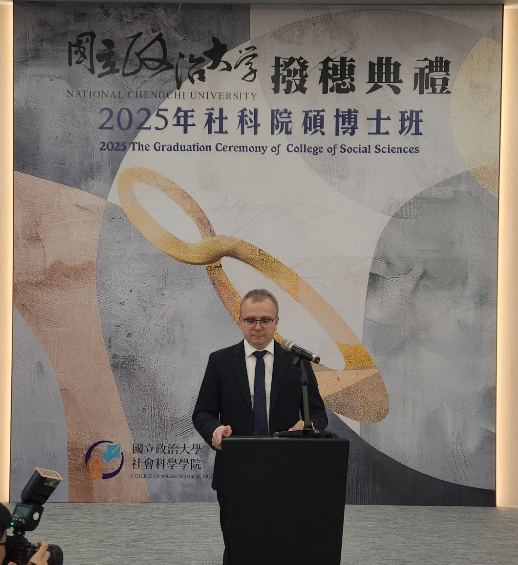 Grzegorz Mazek, a senior diplomat from the Polish Ministry of Foreign Affairs' Crisis Management Centre and a proud father, made the significant trip to Taiwan to offer his blessings to the IMAS gradu